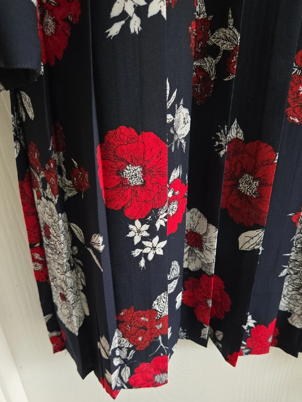 Brooks Brothers | Vintage Floral Dress Black Red Pleated Hem Collared Timeless - Picture 5 of 8